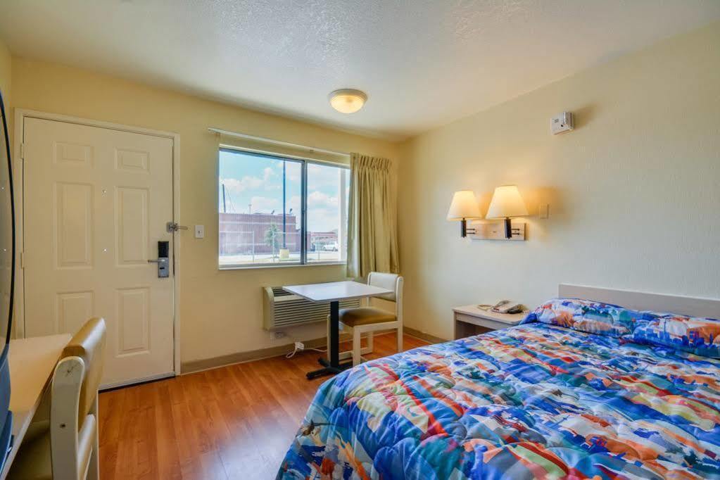 6 Hattiesburg, Ms 2* Hattiesburg