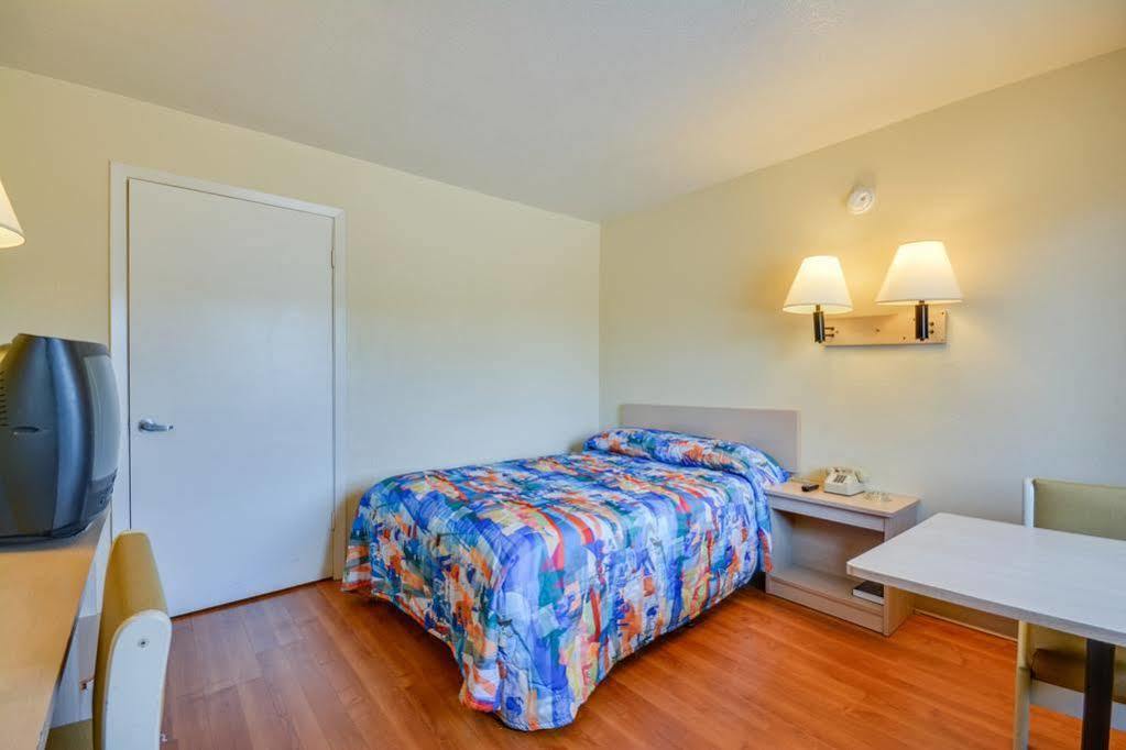 6 Hattiesburg, Ms Hotel 2*